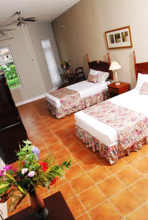 Guest House Villa Mishkan Runaway Bay Oda fotoğraf
